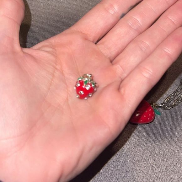 Swarovski strawberry charm - Picture 2 of 2